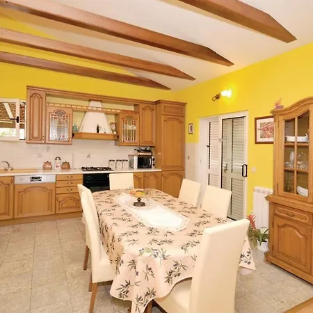 Parada Semesterbostad Kaštel Novi